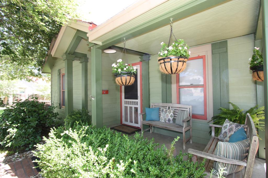 Agape Front Cottage Fredericksburg Exteriör bild